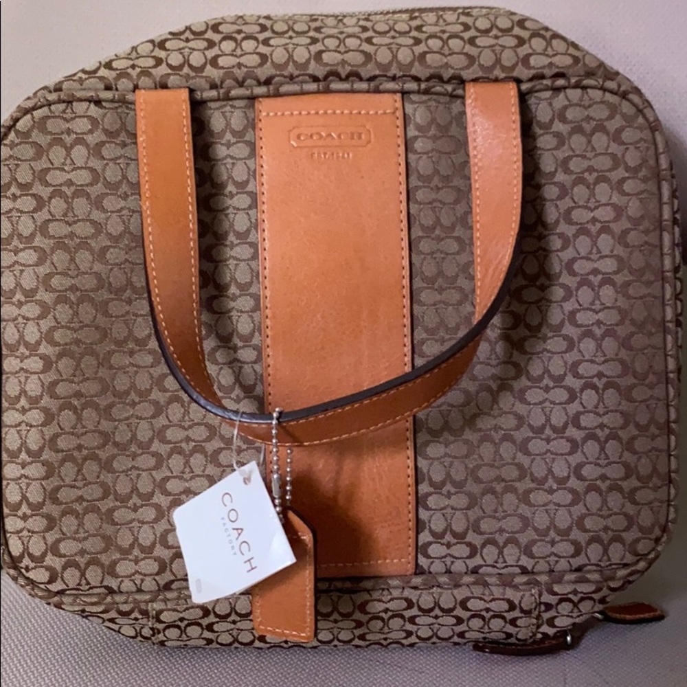 Coach makeup bad new with tags